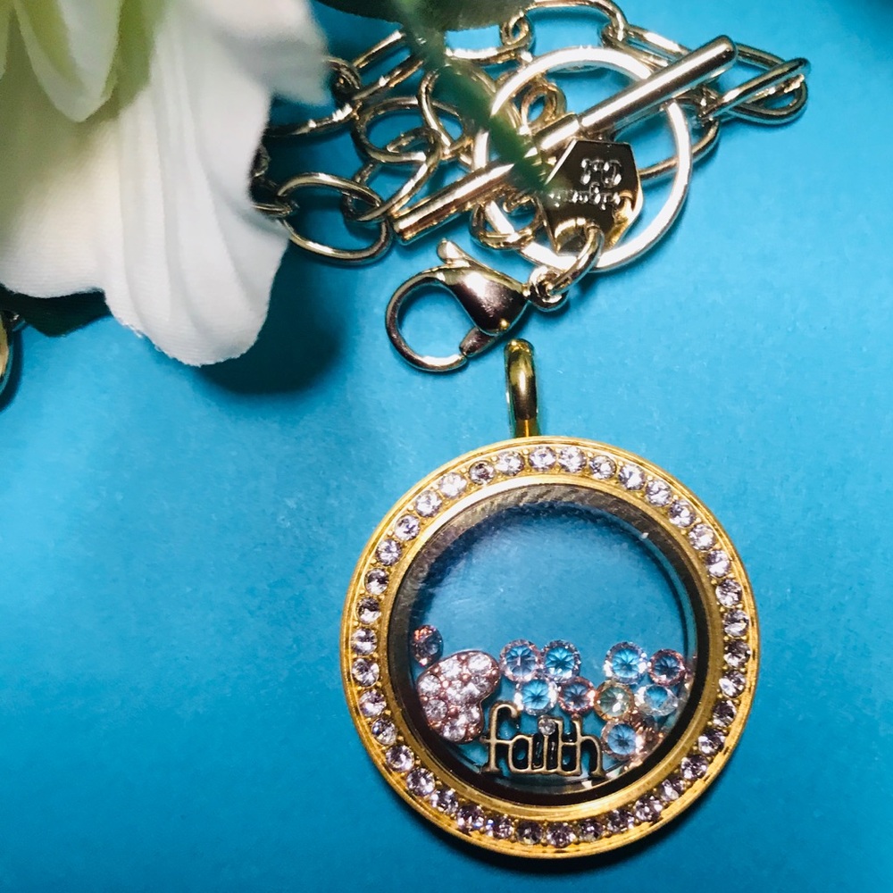 Origami Owl Medium Gold Twist Living Locket - Faith